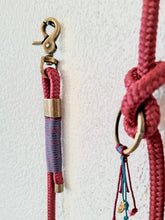 Lade das Bild in den Galerie-Viewer, Hundeleine / Handschlaufe - Handgemacht