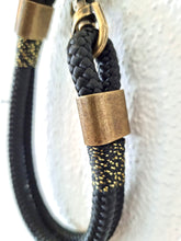 Lade das Bild in den Galerie-Viewer, Hundehalsband - Handgemacht