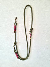 Lade das Bild in den Galerie-Viewer, Hundeleine / Handschlaufe - Handgemacht